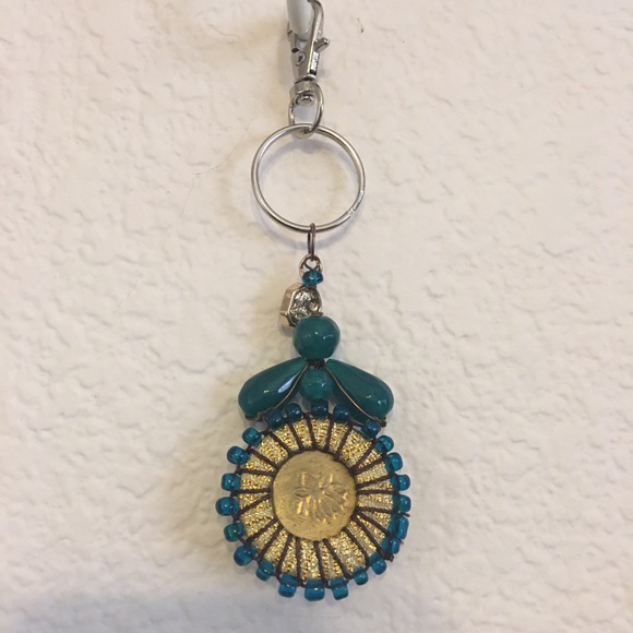 Vintage repurpose salvaged estate gem keychain - Picture 2 of 4